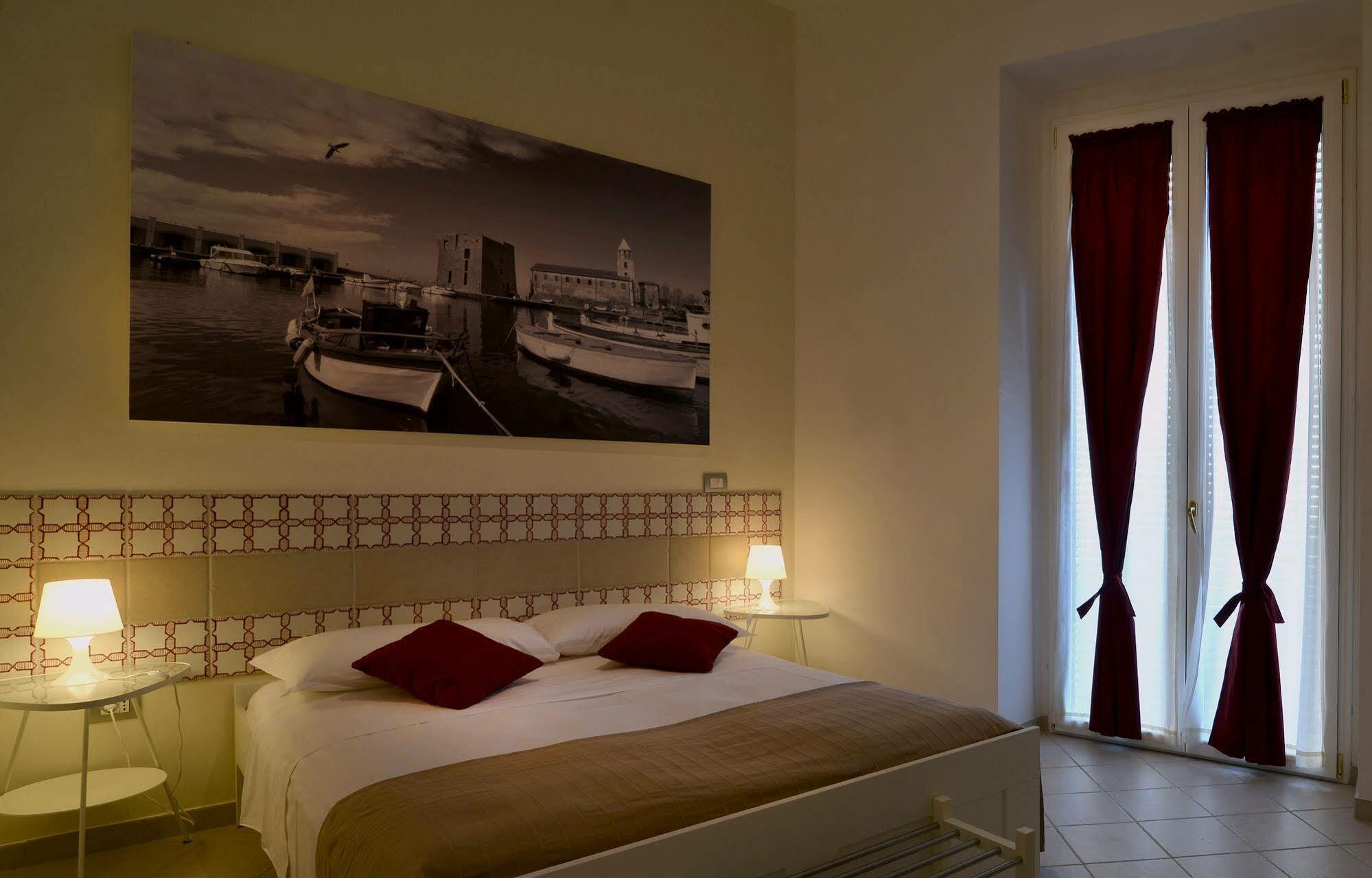 Santi E Saraceni Rooms Салерно Екстер'єр фото